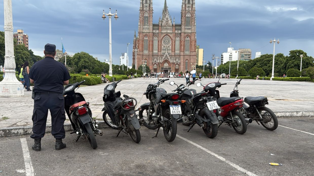 once detenidos y casi 30 motos secuestradas en un nuevo operativo antimotochorros