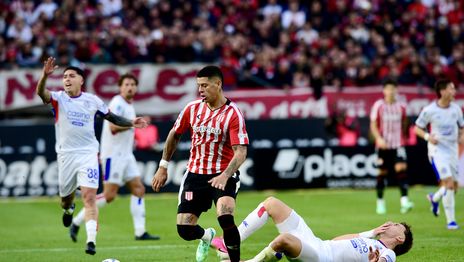 Rojo se sube al avión de Estudiantes a la espera del visto bueno de Conmebol para jugar ante Flamengo