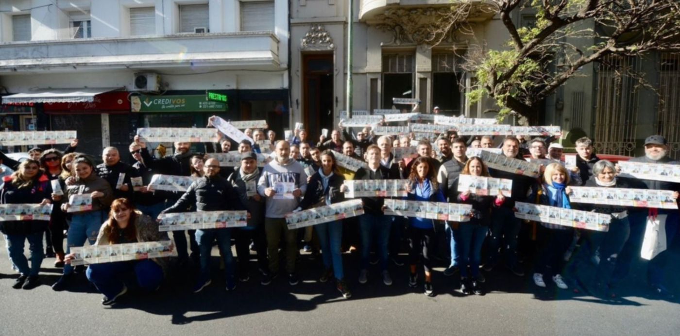 Reparto de boletas de la UCR elecciones Pablo Nicoletti