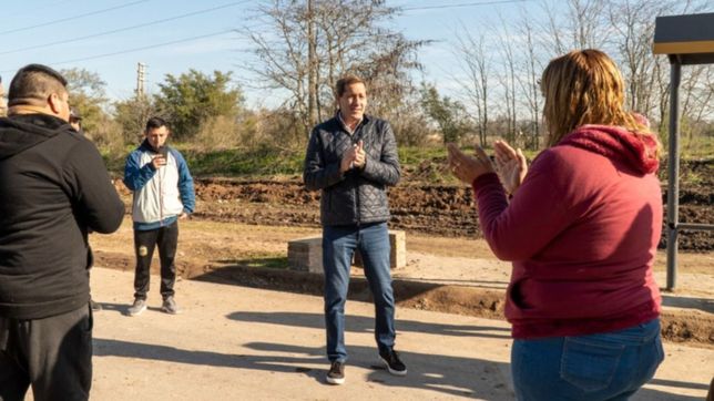 garro superviso el avance de una obra en los hornos que beneficiara a 400 familias