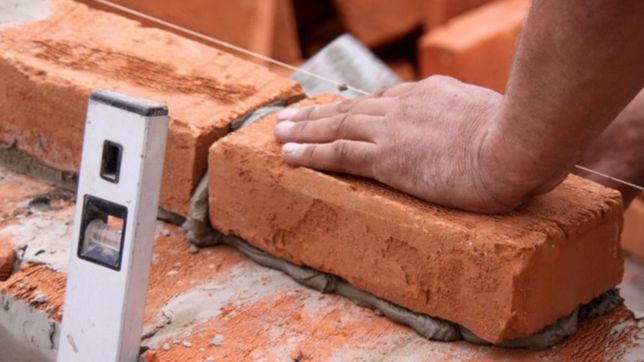 asi detuvieron a un hombre que entro a robar en una obra en construccion en la plata