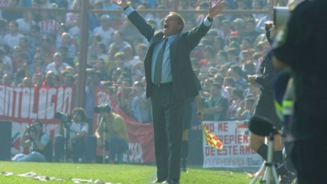 la emotiva foto de bilardo sobre la vuelta a 1 y 57 a cinco dias de la inauguracion