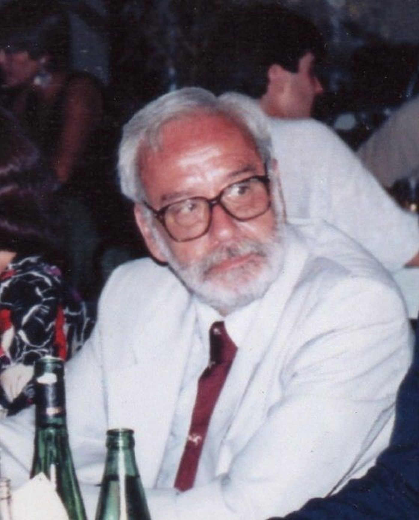  Gustavo García Saraví en una cena, mediados de los ´80.  