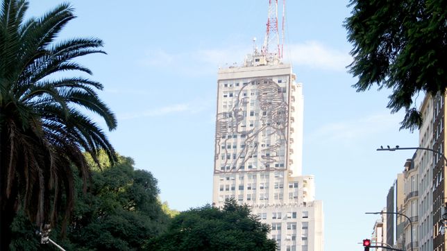 confirman que el gobierno analiza demoler el historico edificio que tiene la imagen de evita