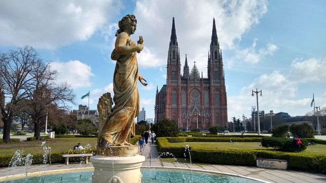 avanzan con la recuperacion de fuentes emblematicas de la plata