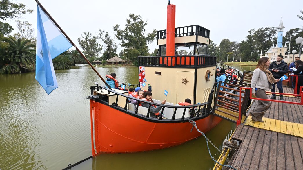 La Repu recibe las vacaciones de invierno con el barquito y el tren restaurados
