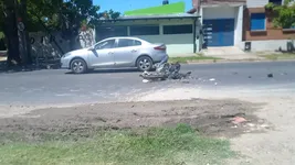 tragedia vial en berisso: un motociclista murio en un triple choque con un camion de gaseosas y un auto tragedia vial en berisso: un motociclista murio en un triple choque con un camion de gaseosas y un auto