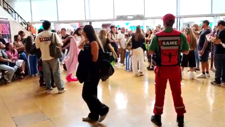 Cinco chicos de La Plata asistidos de urgencia tras el colapso de un teatro porteño en un torneo de danza Cinco chicos de La Plata asistidos de urgencia tras el colapso de un teatro porteño en un torneo de danza