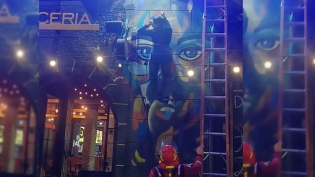 tres empleados de una cerveceria de la plata fueron rescatados del techo del local