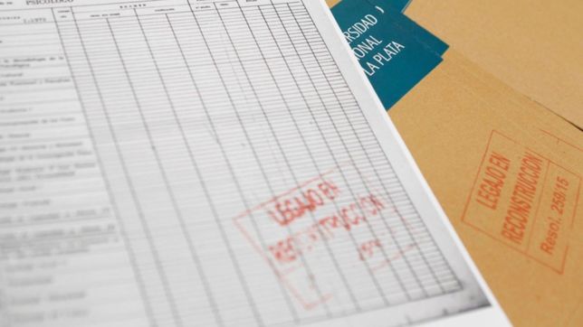 la unlp continua con la entrega de legajos de las victimas del terrorismo de estado