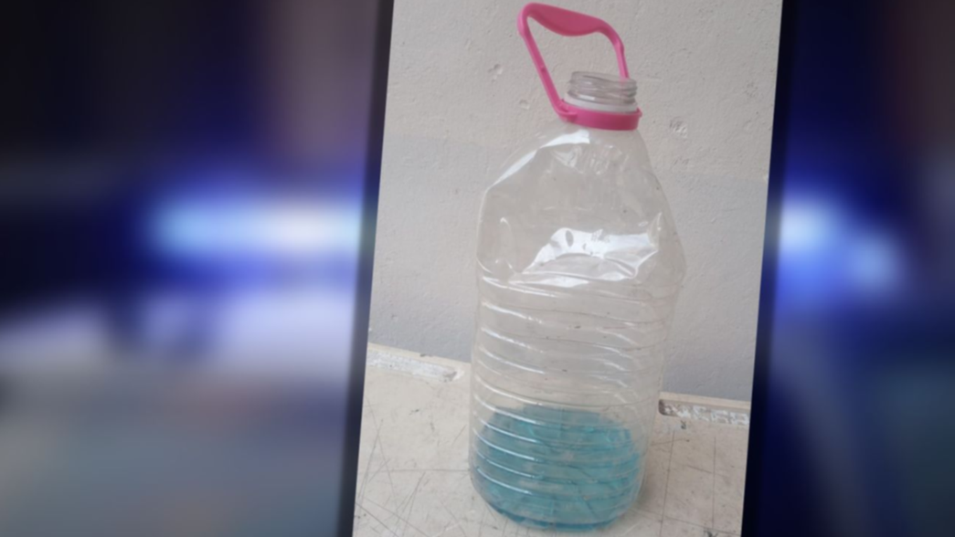 Tensión en Ensenada: roció con nafta la casa de su vecina y amenazó con prenderla fuego