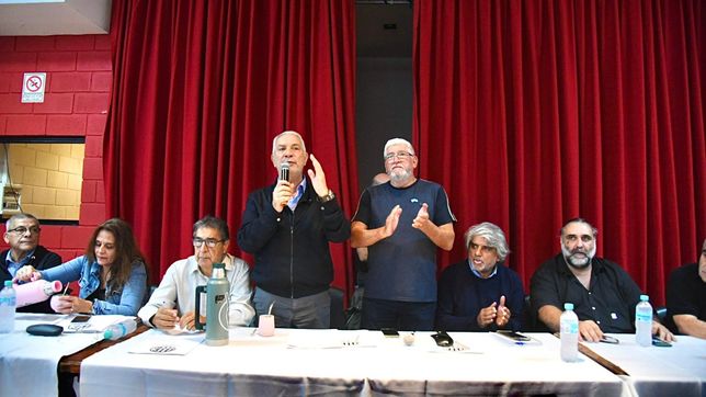 julio alak participo de un plenario de ate y respaldo la defensa de los trabajadores