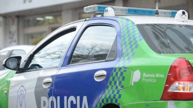 una madre entrego a su hijo menor de edad a la policia porque le robo a la vecina