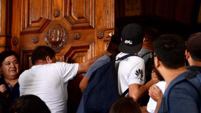 tension y forcejeos en la previa a la asuncion del segundo mandato de garro en la plata