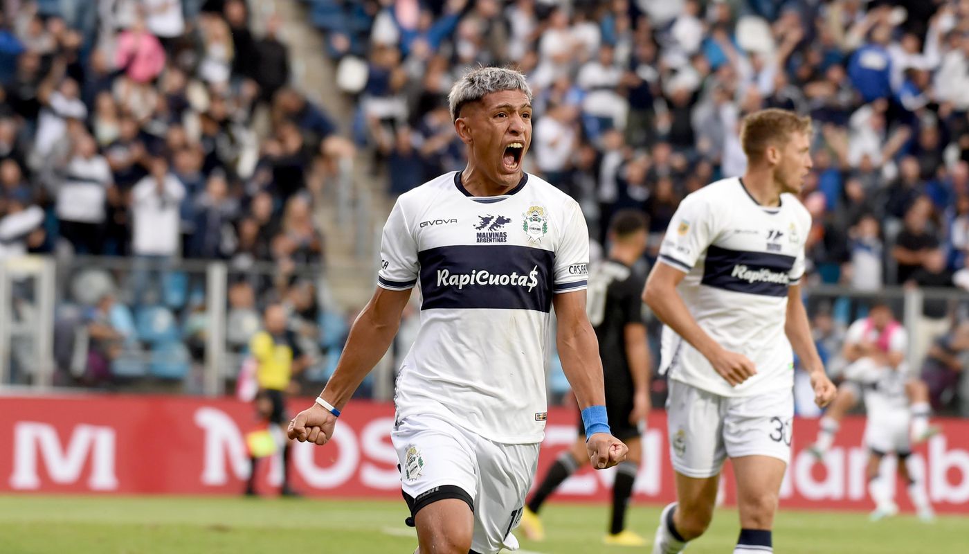 Gimnasia Riestra Ramirez gol 2.jpg