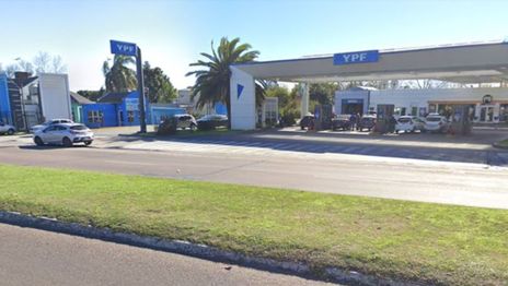 Estación de Servicio de Centenario y 464