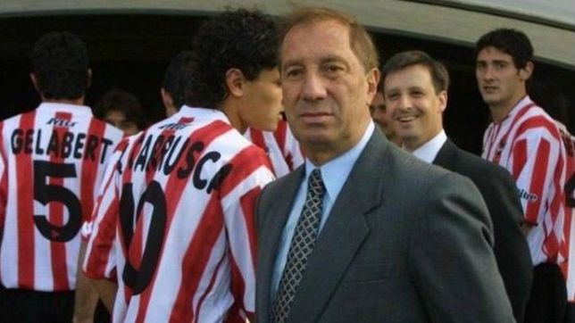 charlas por telefono, partidos viejos y kinesiologia: ¿como lleva bilardo la cuarentena?