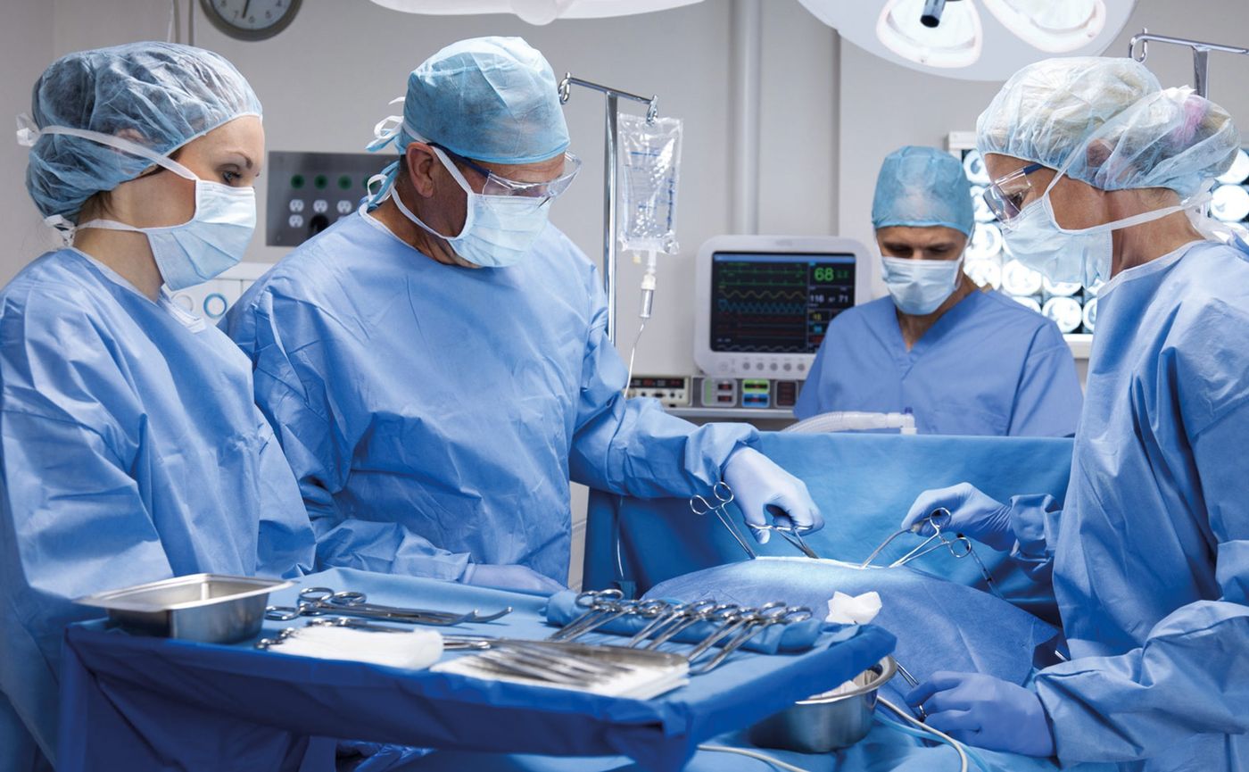 Cirugía médicos.jpg
