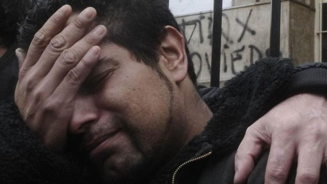 el emotivo adios de la agrupacion feminista las rojas al padre de la nena victima del cuadruple crimen