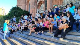 lanzan un recorrido especial del walking tour en la plata para conmemorar el 8m lanzan un recorrido especial del walking tour en la plata para conmemorar el 8m