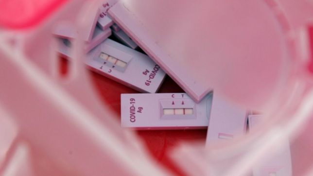 se siente la falta de kits de testeo y buscan como restringir los hisopados de covid-19