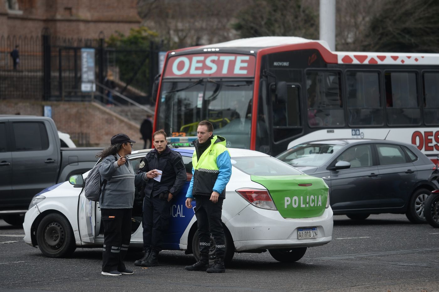 Auto atropelló a dos barrenderas (9).jpeg