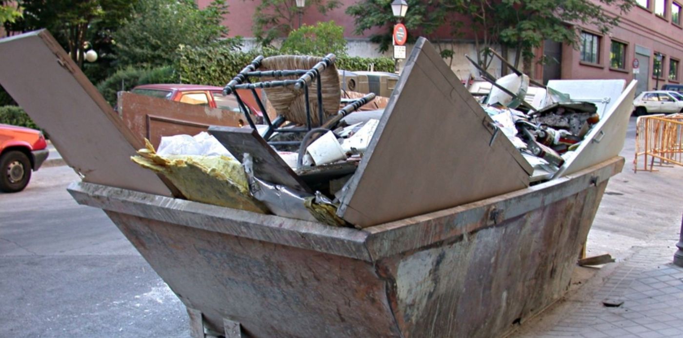 Volquete contenedor escombros