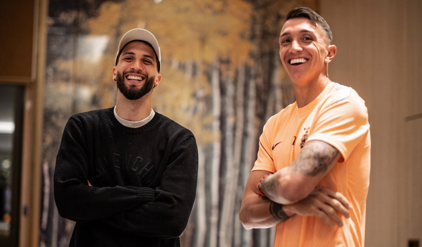 Fernando Muslera junto a Rodrigo Bentancur en la concentración uruguaya