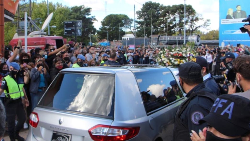 Entre lágrimas, dolor y aplausos: así despidieron al ministro fallecido Mario Meoni