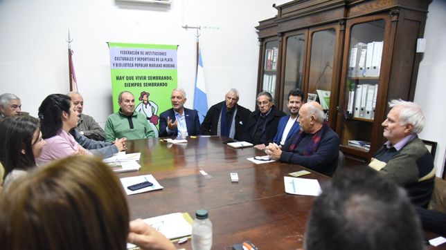 julio alak se reunio con dirigentes de entidades deportivas de la plata para jerarquizar el espacio