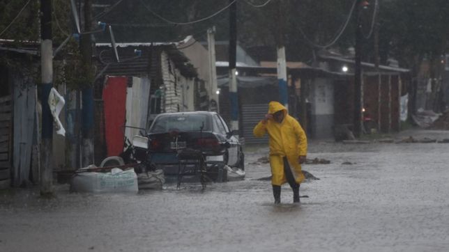 son 150 los evacuados producto del temporal que azoto fuertemente a la plata