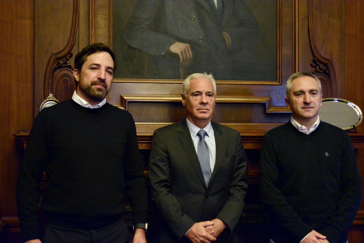 Los ministros Nicol&aacute;s Kreplak y Andr&eacute;s Larroque con el presidente de la Corte, Sergio Torres (centro)