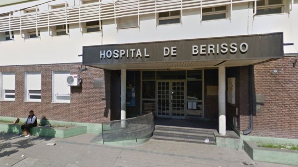 Discutieron en una fiesta, lo siguieron hasta la casa y lo desmayaron a golpes en Berisso