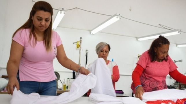 internas de una carcel de la plata confeccionaron sabanas para un hospital de ninos de avellaneda