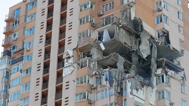 video: el momento del impacto de un misil ruso en un edificio