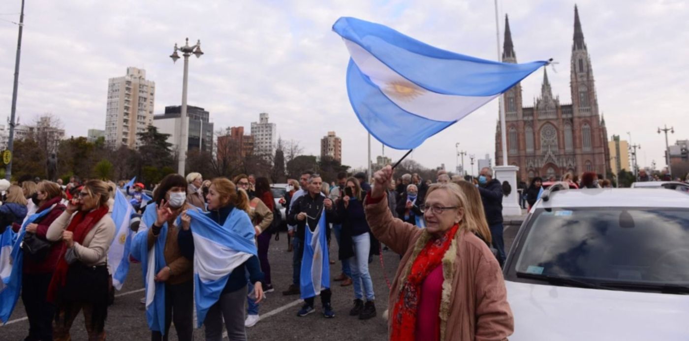 Marcha contra el gobierno en PLaza Moreno