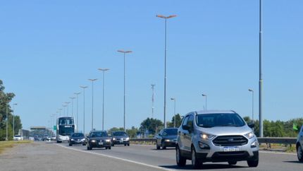 Con un tránsito intenso, 2.600 autos por hora viajan a la costa por el cambio de quincena