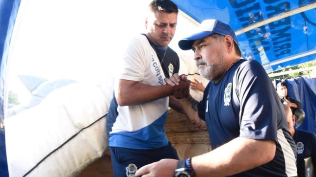 yo no traiciono, yo no soy ingles, el polemico mensaje de maradona al irse del bosque