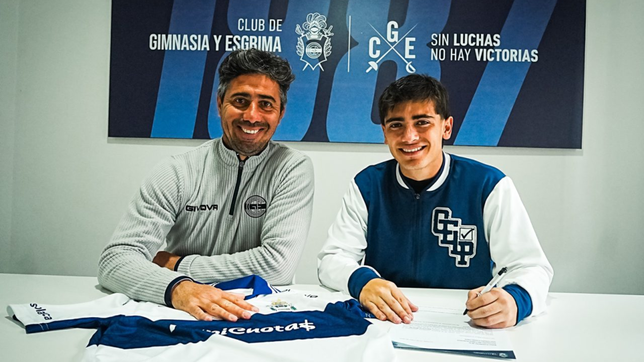 foto oficial y presentacion de juan jose perez en gimnasia