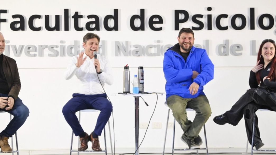 Kicillof encabezó una mateada en la UNLP junto a Grabois y Ofelia Fernández