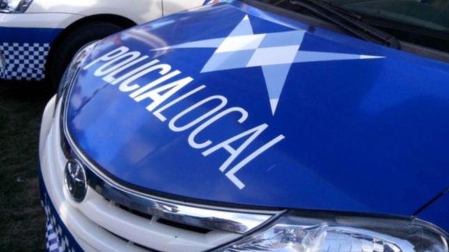 echaron a un agente de la policia local de la plata por golpear a su pareja y escapar con el bebe de ambos