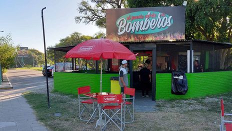 Atacaron el puesto de comidas de los bomberos de Berisso y se llevaron casi 30 kilos de carne Atacaron el puesto de comidas de los bomberos de Berisso y se llevaron casi 30 kilos de carne