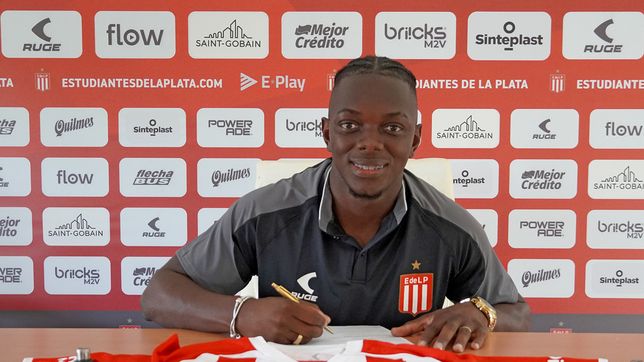 llego para ser refuerzo de estudiantes y se saco la primera foto en plena revision medica