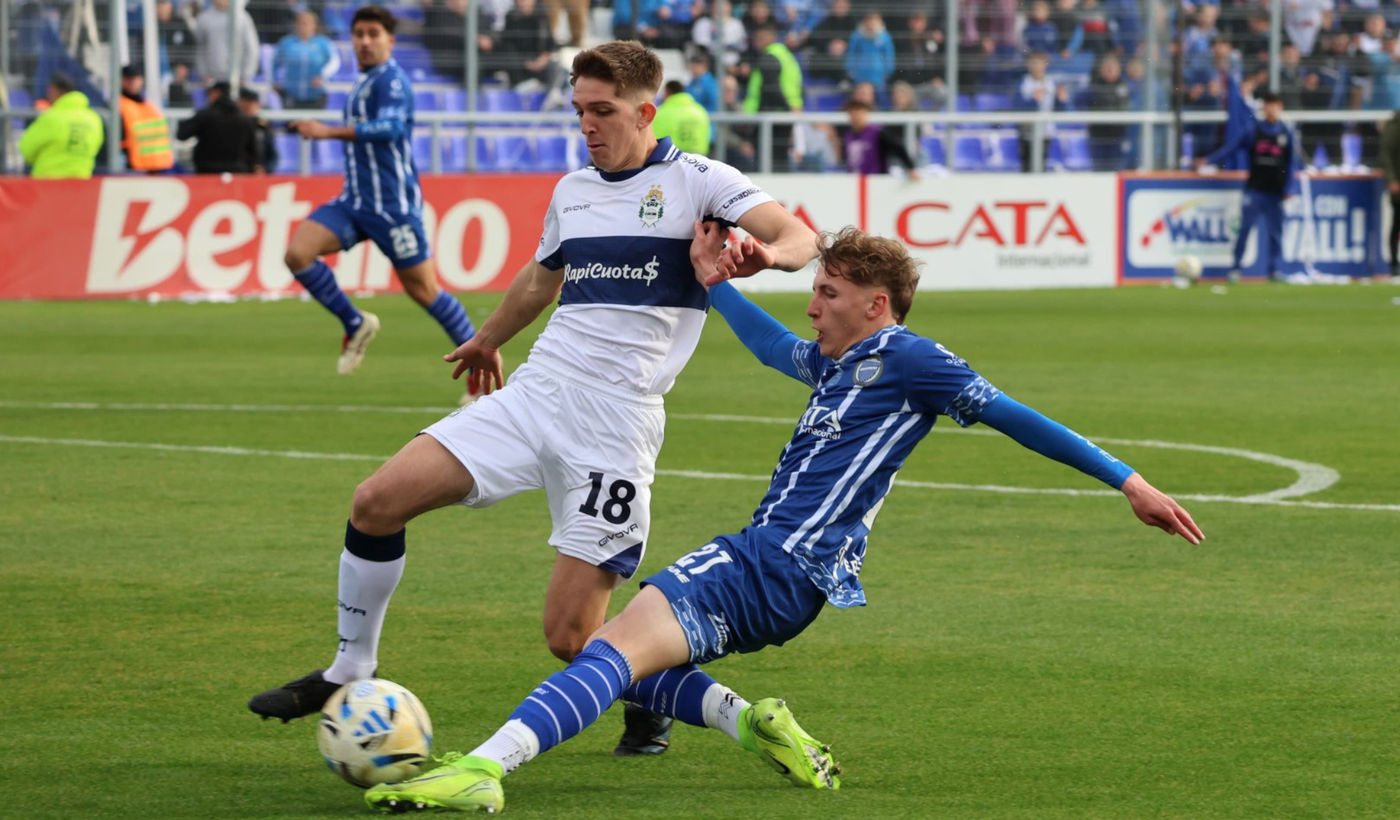 Gimnasia en su partido ante Godoy Cruz.
