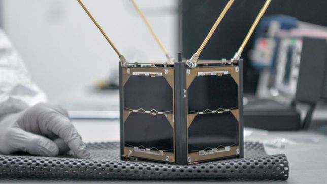 estudiantes de la unlp crearon un escudo de proteccion para un nanosatelite