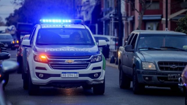 robo una computadora de adentro de un auto, el dueno lo persiguio y termino detenido