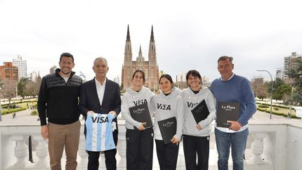 Alak recibió a Las Leonas en La Plata antes de su viaje al Mundial de Hockey