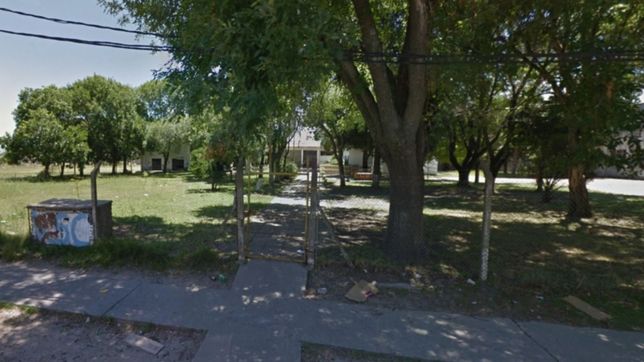 ladrones le robaron la moto a una bibliotecaria en la puerta de un colegio de la region