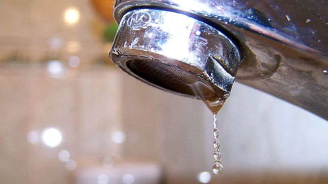 el calvario de los vecinos de parque saavedra que hace diez dias estan sin agua