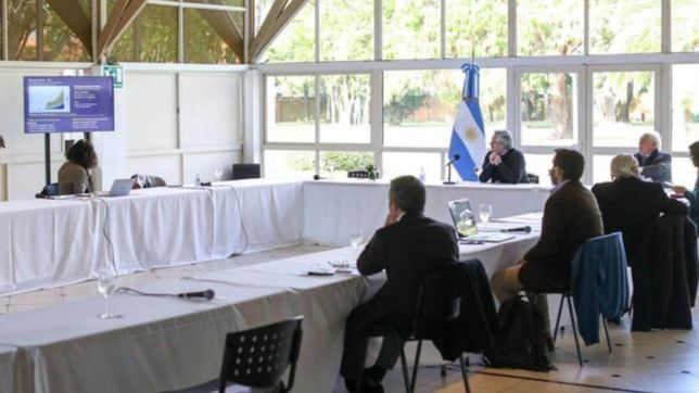 alberto fernandez recibe en olivos al comite de especialistas que lo asesora
